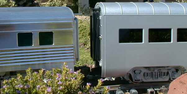 LGB streamliner vs Aristo streamliner