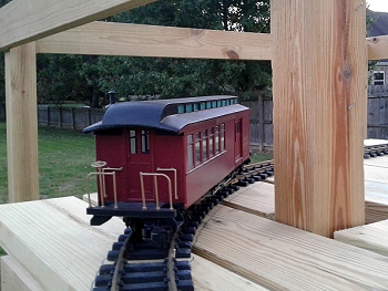 The Bachmann coach has plenty of clearance in this setup. Click for bigger photo.