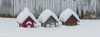 Three 'shorty' North States feeders partially buried in snow. Click for bigger photo.