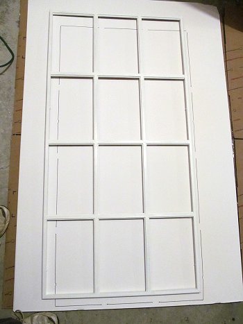 Outlining the windowframe onto the foam board so I can be sure that the projected image is aligned properly. Click for bigger photo