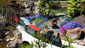 Nancy Norris' Gardenlines.net builds garden railroads with experience and in-depth plant knowledge. Click to go to site.
